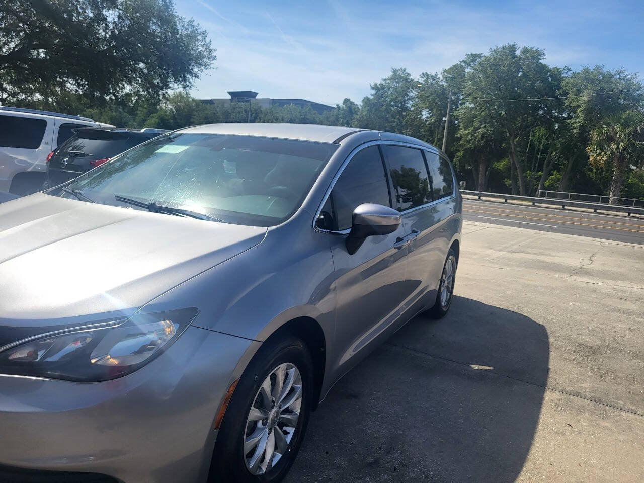 Used 2017 Chrysler Pacifica Touring w/ Tire & Wheel Group FWD image 68
