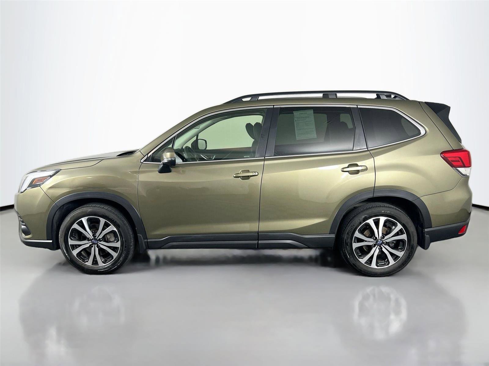 Used 2024 Subaru Forester Limited AWD/4WD image 2