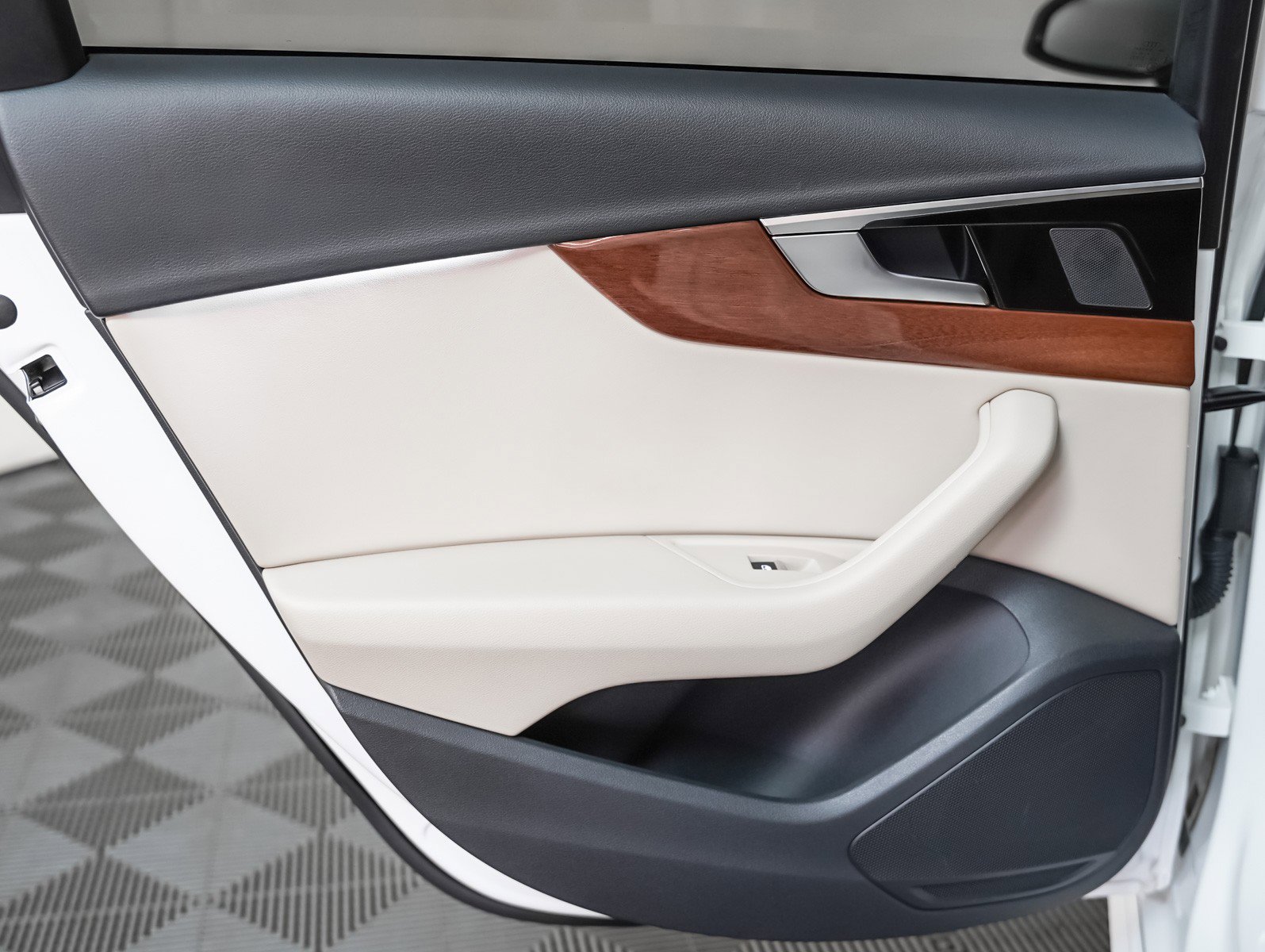 Used 2022 Audi A4 2.0T Premium w/ 18" Wheel Package image 24