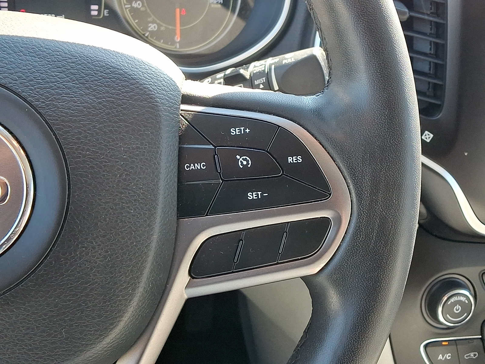 Used 2021 Jeep Cherokee Latitude Plus AWD/4WD image 20