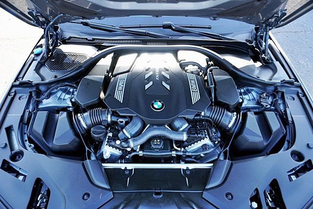 Used 2023 BMW M550i xDrive w/ Shadowloine Package AWD/4WD image 42