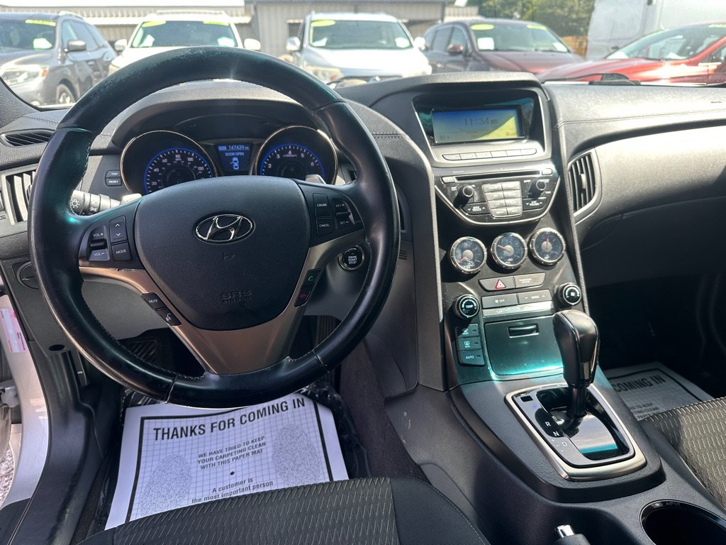 Used 2014 Hyundai Genesis 2.0T RWD image 9