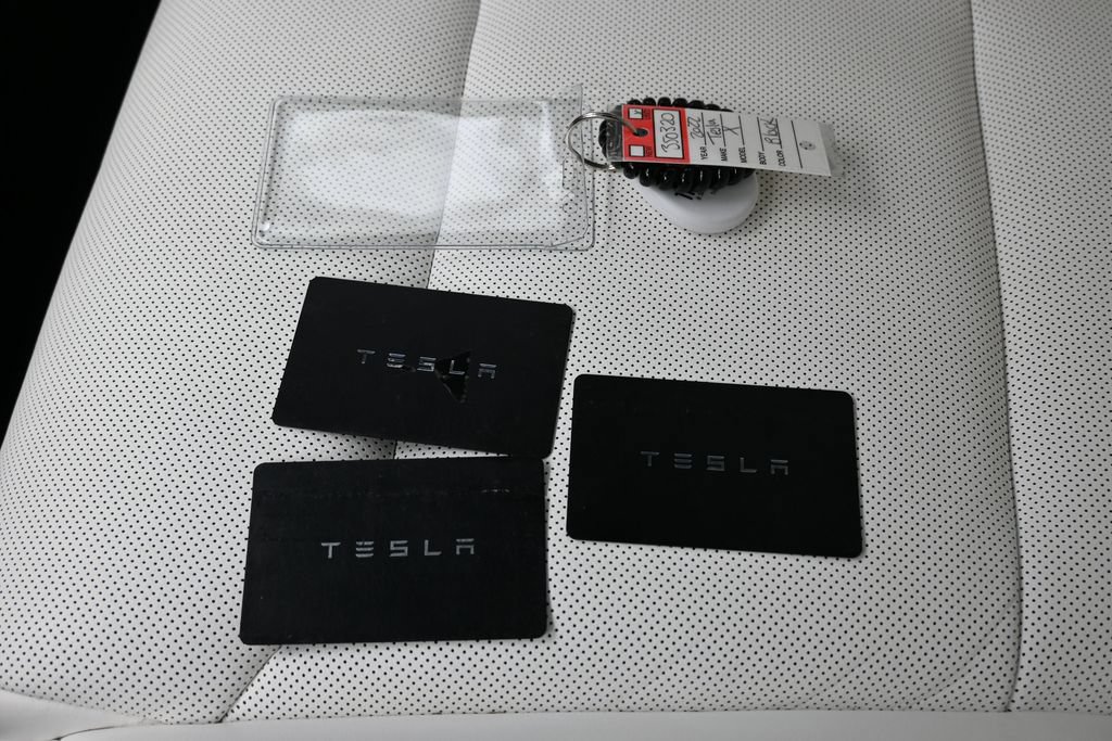 Used 2022 Tesla Model X AWD/4WD image 30