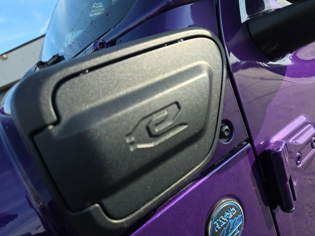 Used 2023 Jeep Wrangler Unlimited w/ Sun & Screen Package image 66