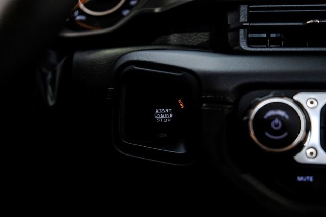 Used 2025 Jeep Gladiator Rubicon w/ Safety Group AWD/4WD image 74