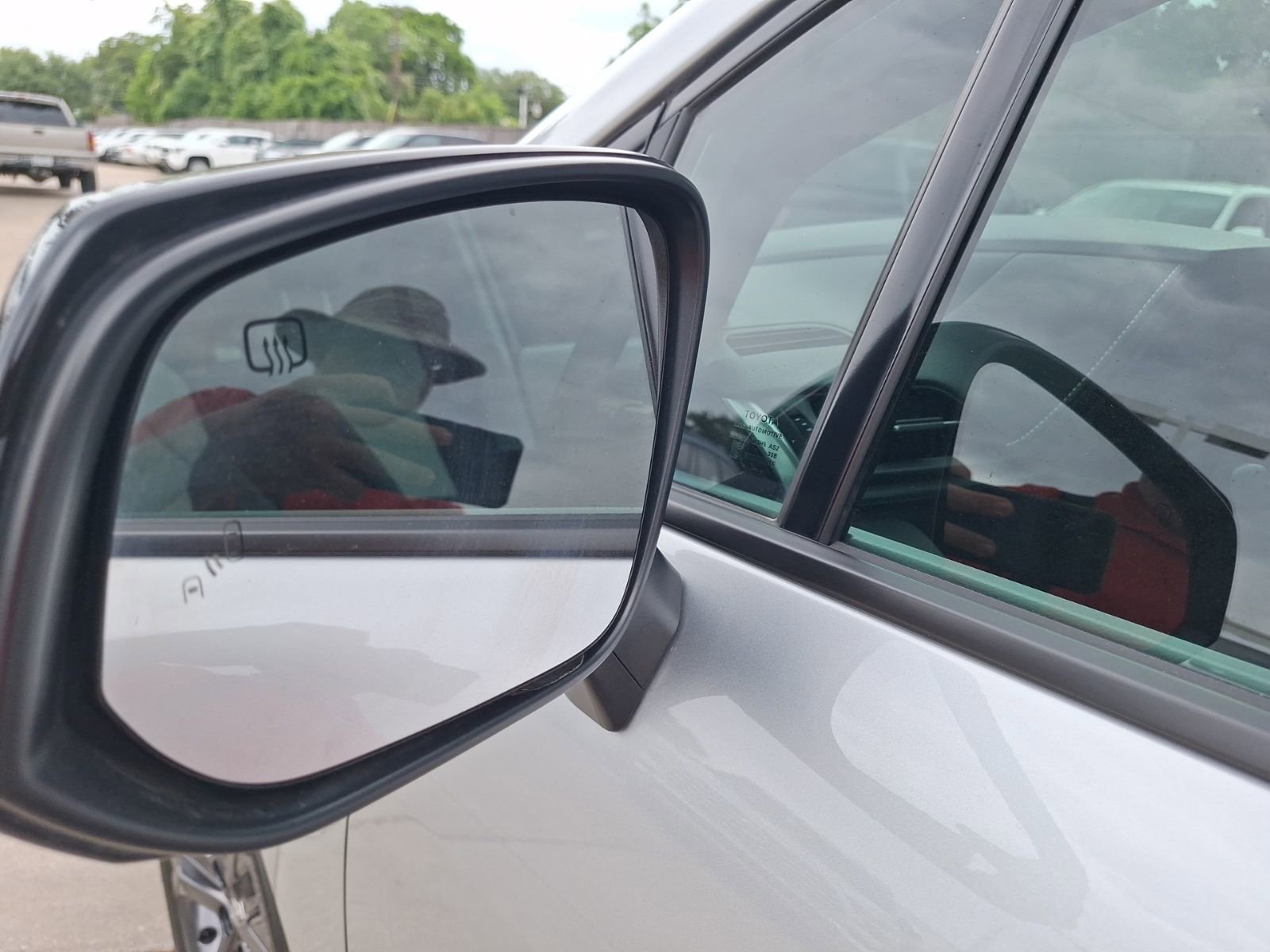 Used 2025 Toyota Sienna XSE FWD image 13