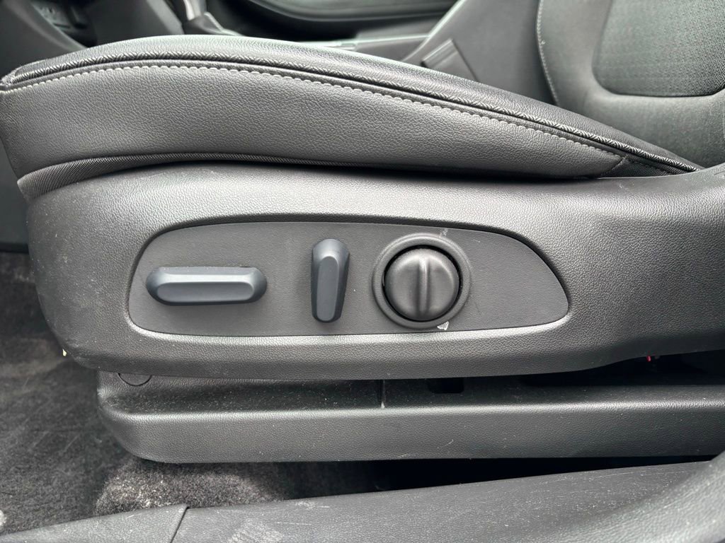 Used 2023 Buick Encore GX Select w/ Safety Package II image 16