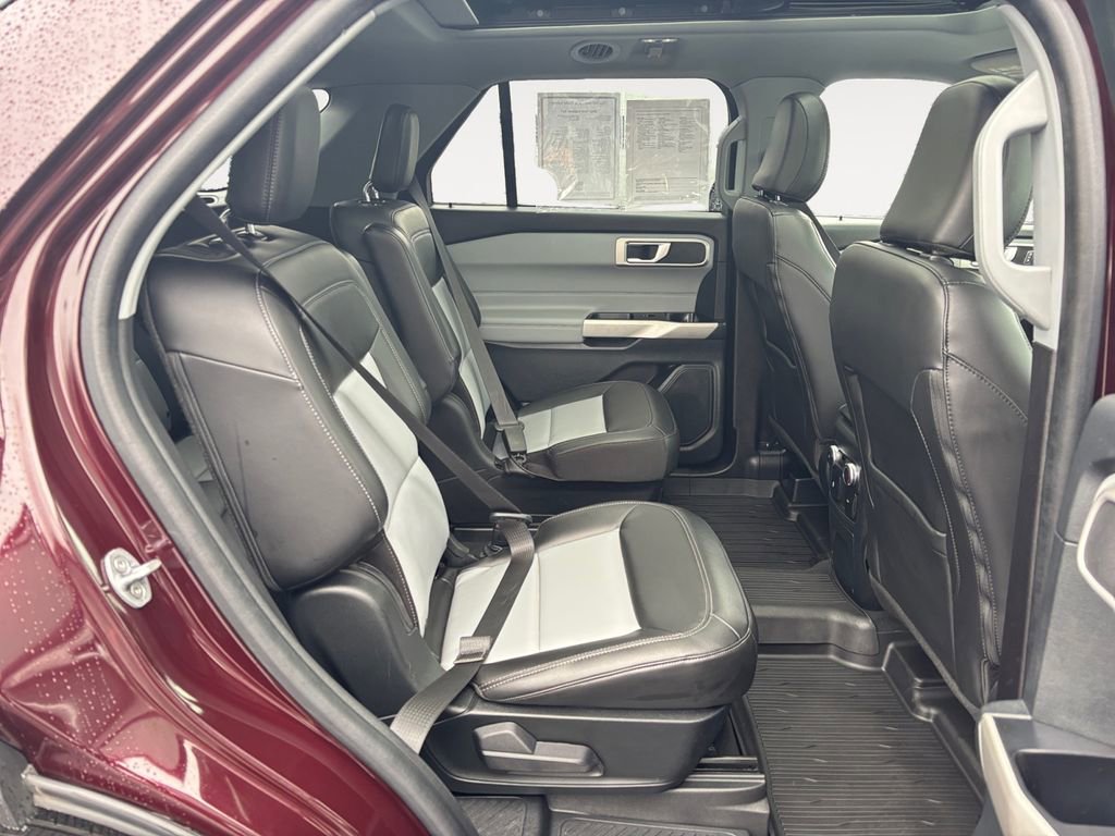 Used 2022 Ford Explorer XLT w/ Equipment Group 202A AWD/4WD image 11