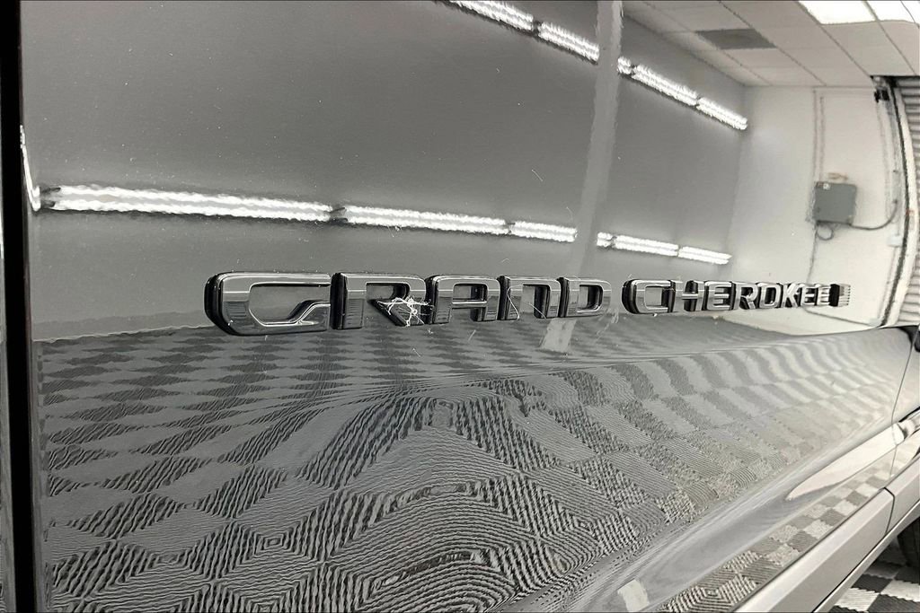 Used 2024 Jeep Grand Cherokee L Altitude AWD/4WD image 8