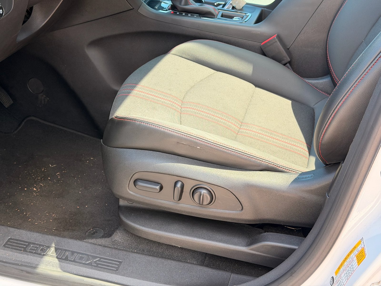 Used 2023 Chevrolet Equinox RS FWD image 15