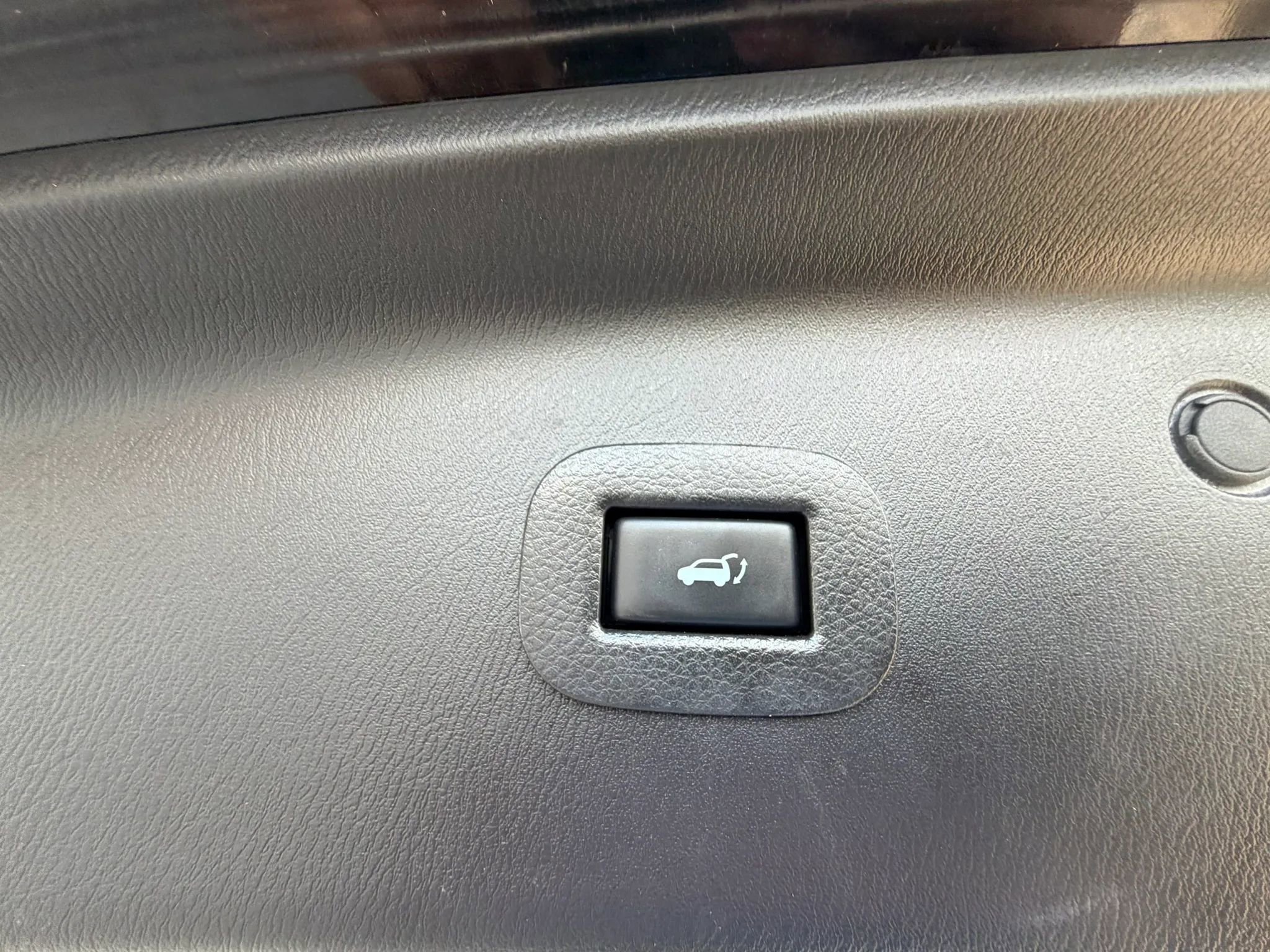 Used 2016 INFINITI QX80 4WD w/ Deluxe Technology Package image 11