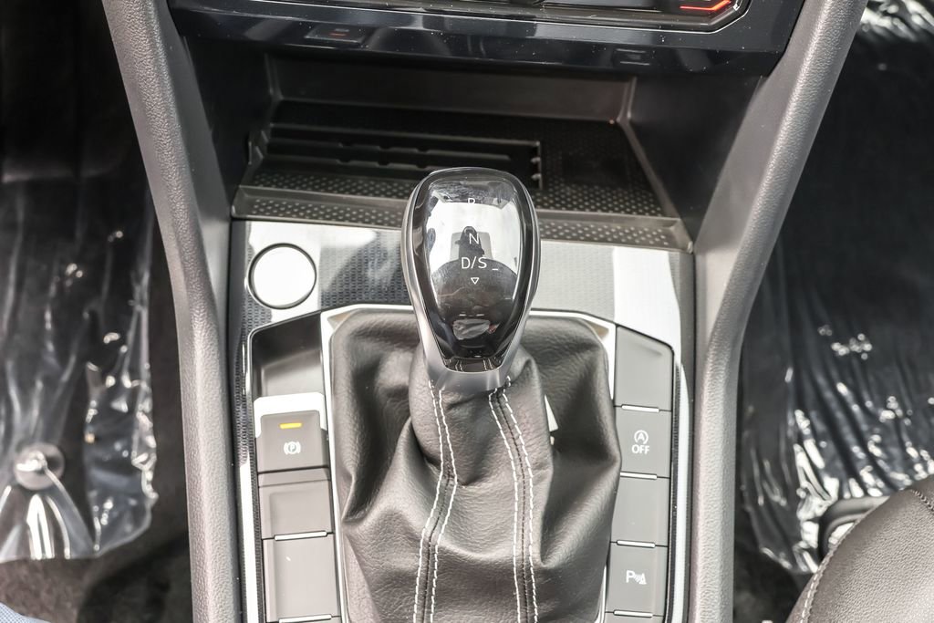 Used 2025 Volkswagen Taos SE image 24