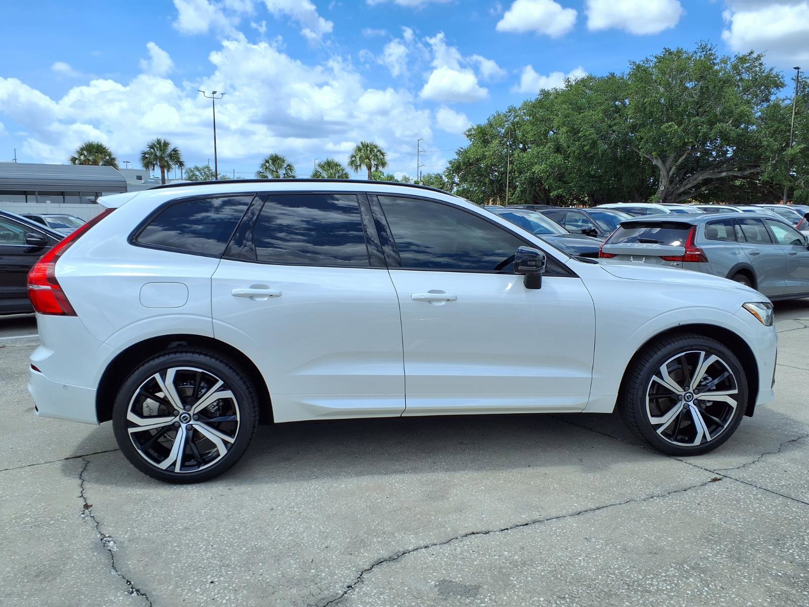 Certified 2025 Volvo XC60 B5 Ultra w/ Protection Package Premier AWD/4WD image 8