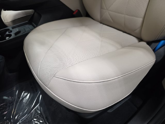 Certified 2024 BMW iX xDrive50 w/ Premium Package AWD/4WD image 24
