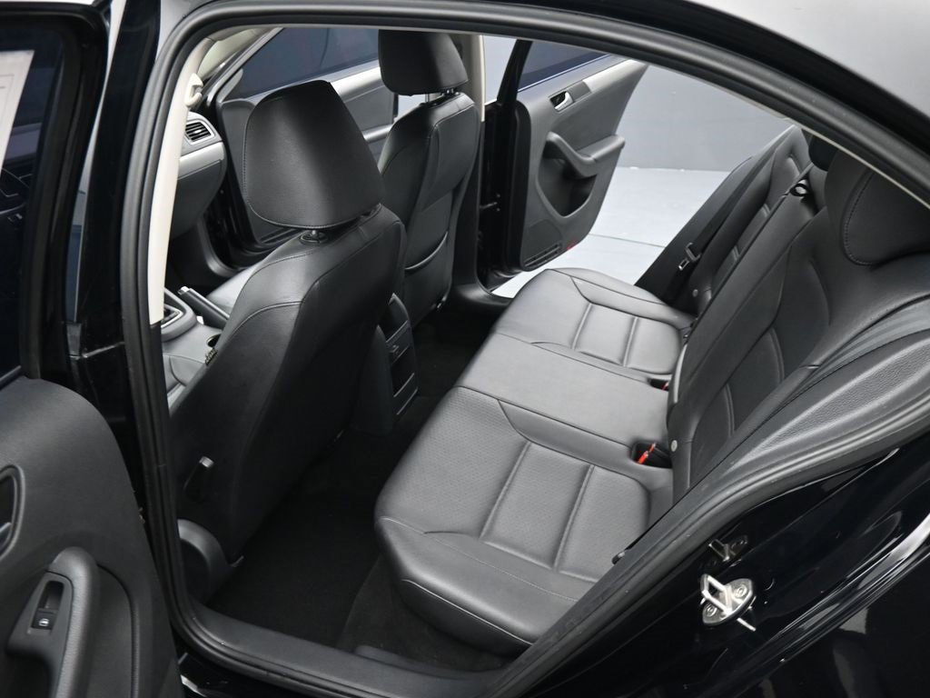 Used 2017 Volkswagen Jetta SE image 16