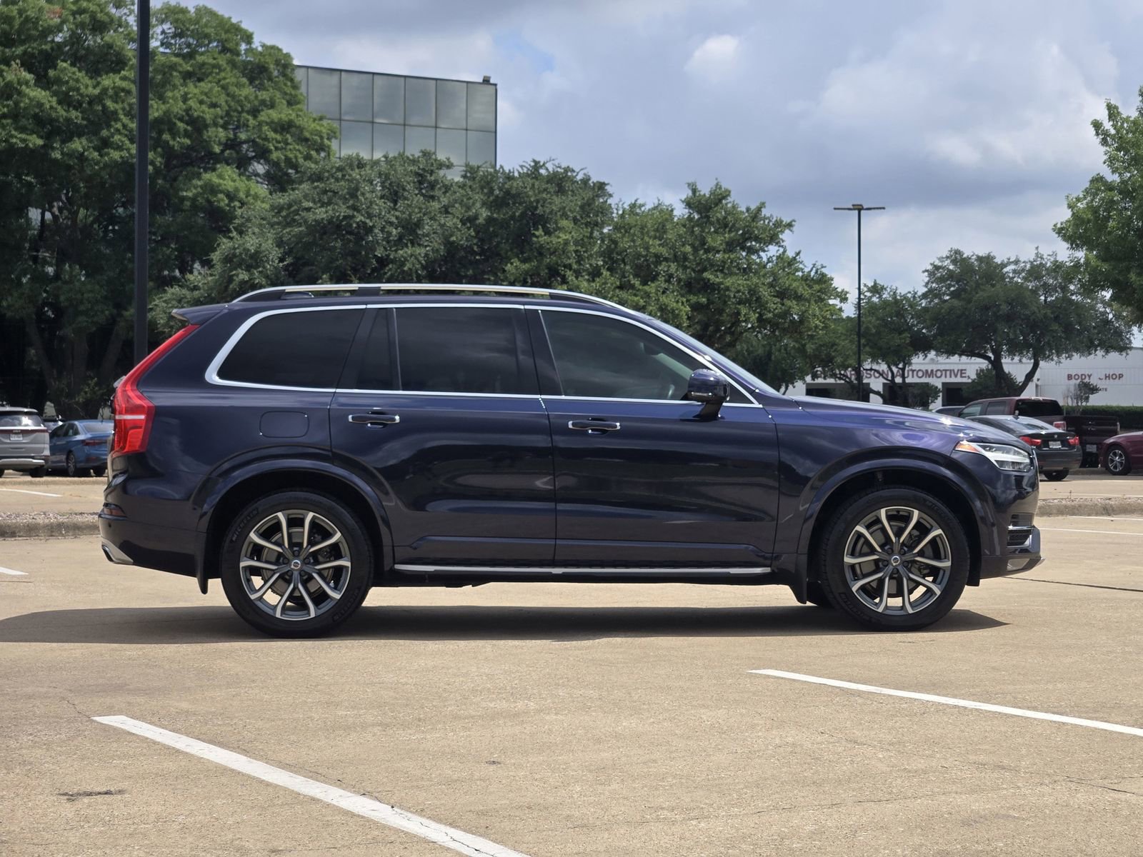 Used 2016 Volvo XC90 T6 Momentum w/ Momentum Plus Package AWD/4WD image 7