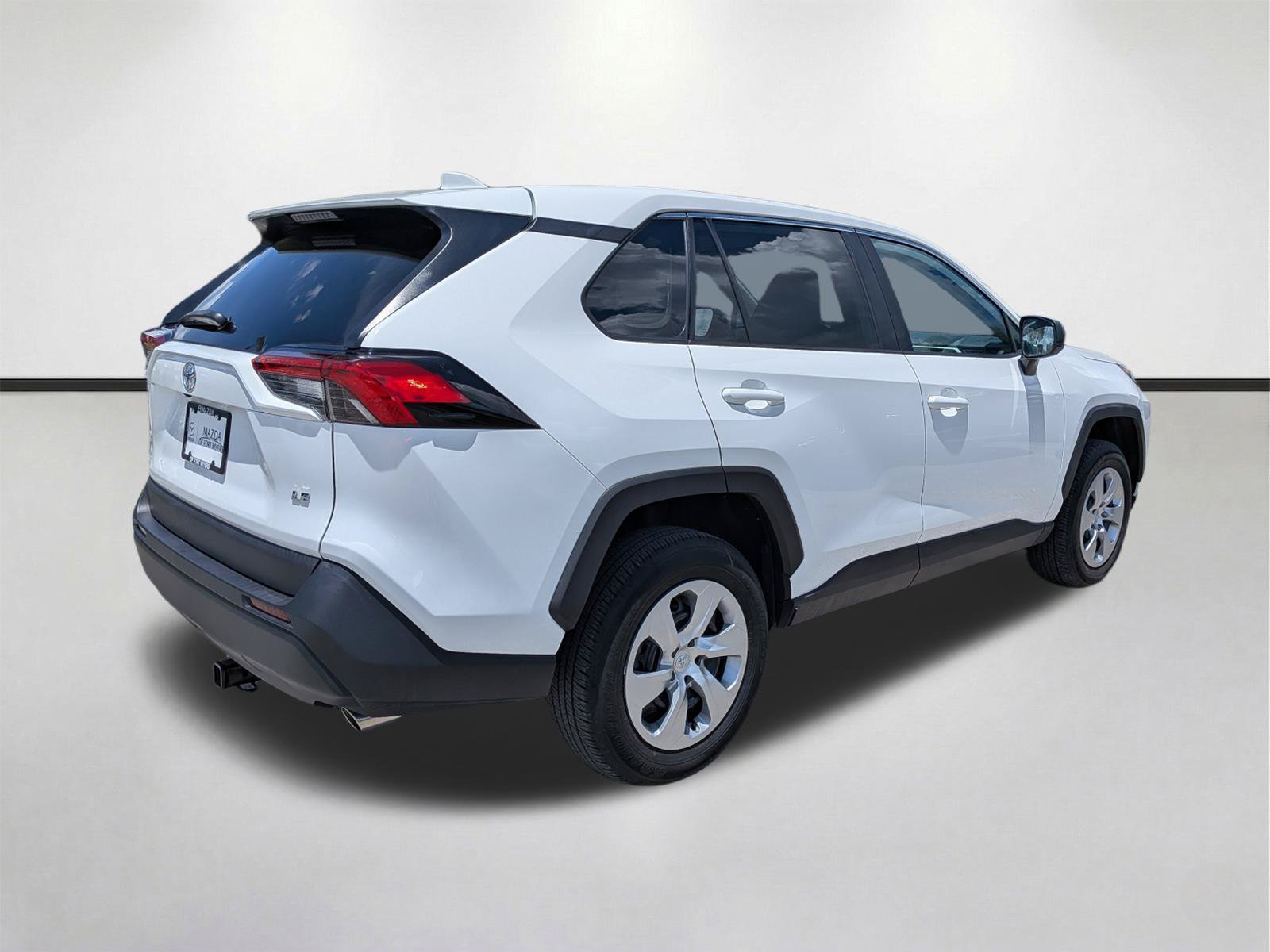 Used 2022 Toyota RAV4 LE FWD image 3