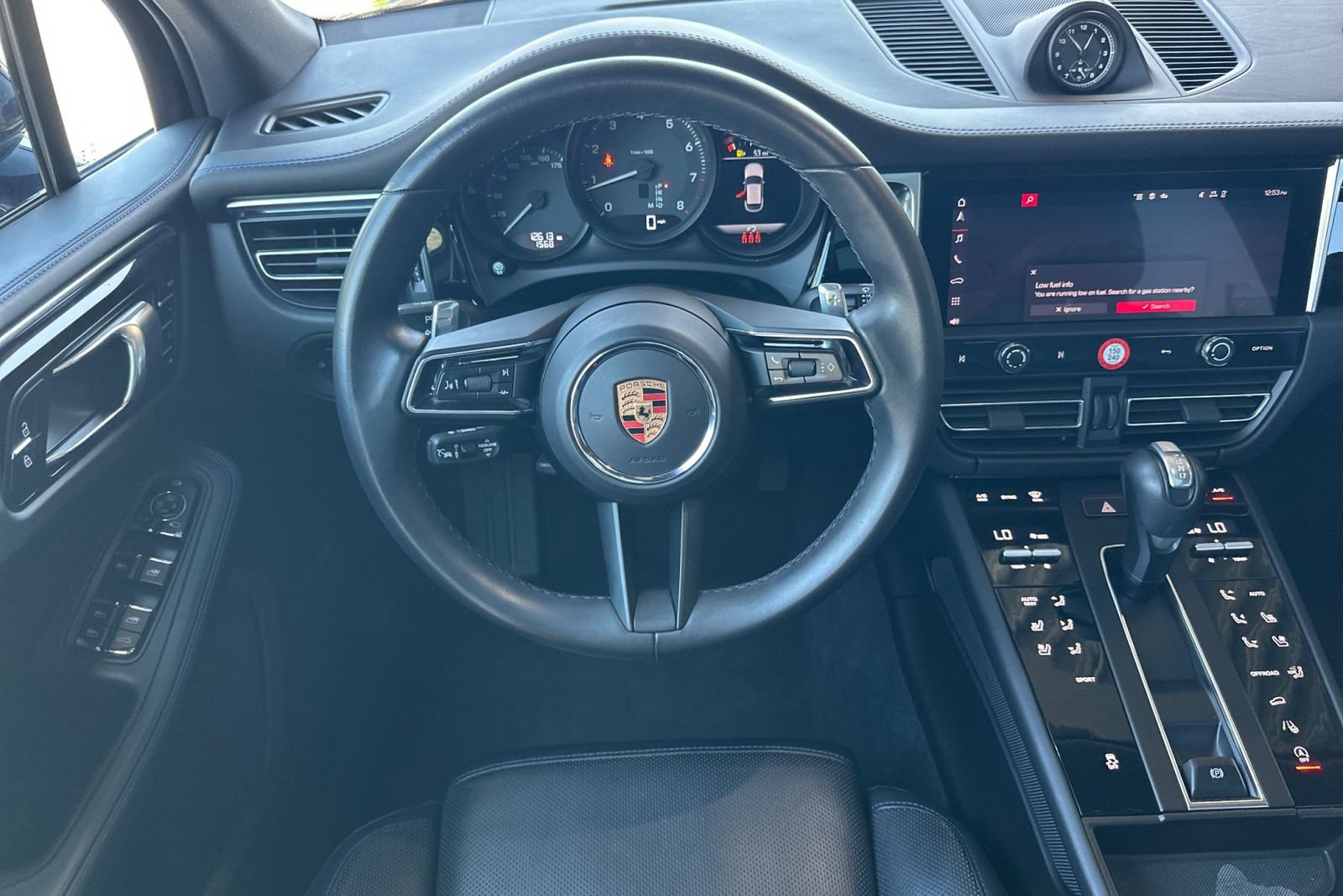 Used 2024 Porsche Macan AWD/4WD image 16