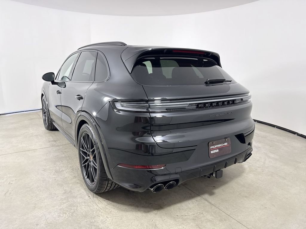 New 2026 Porsche Cayenne GTS image 3