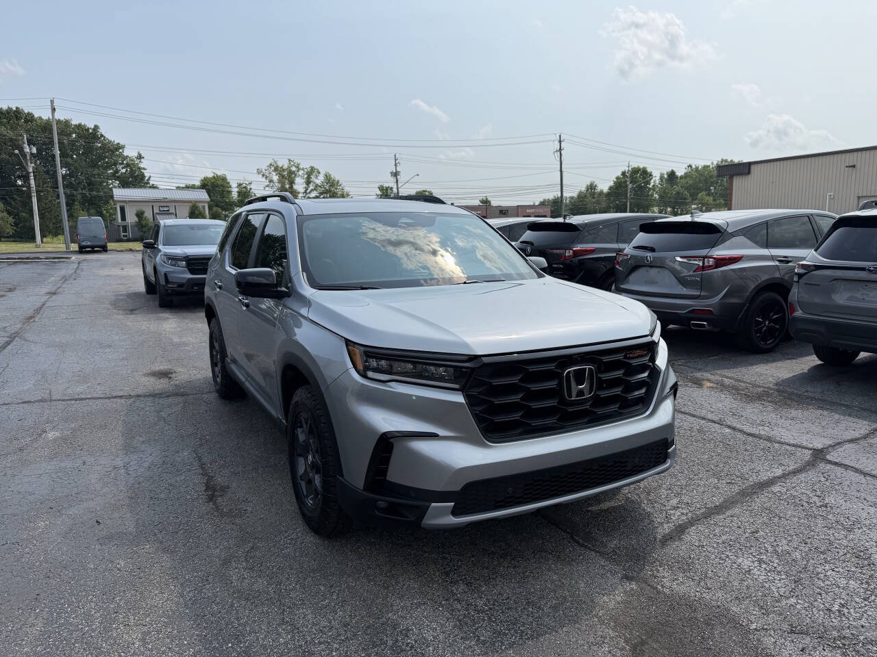 Used 2025 Honda Pilot TrailSport image 4