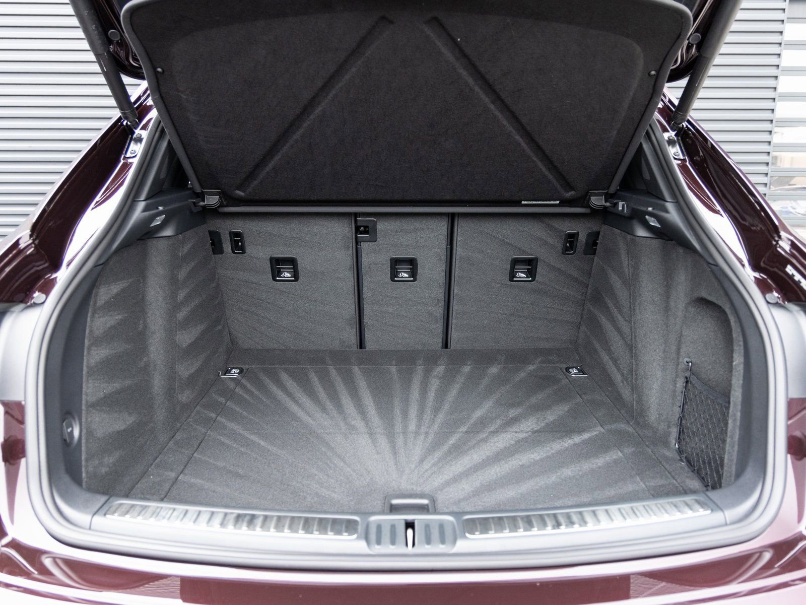 Certified 2026 Porsche Macan image 28