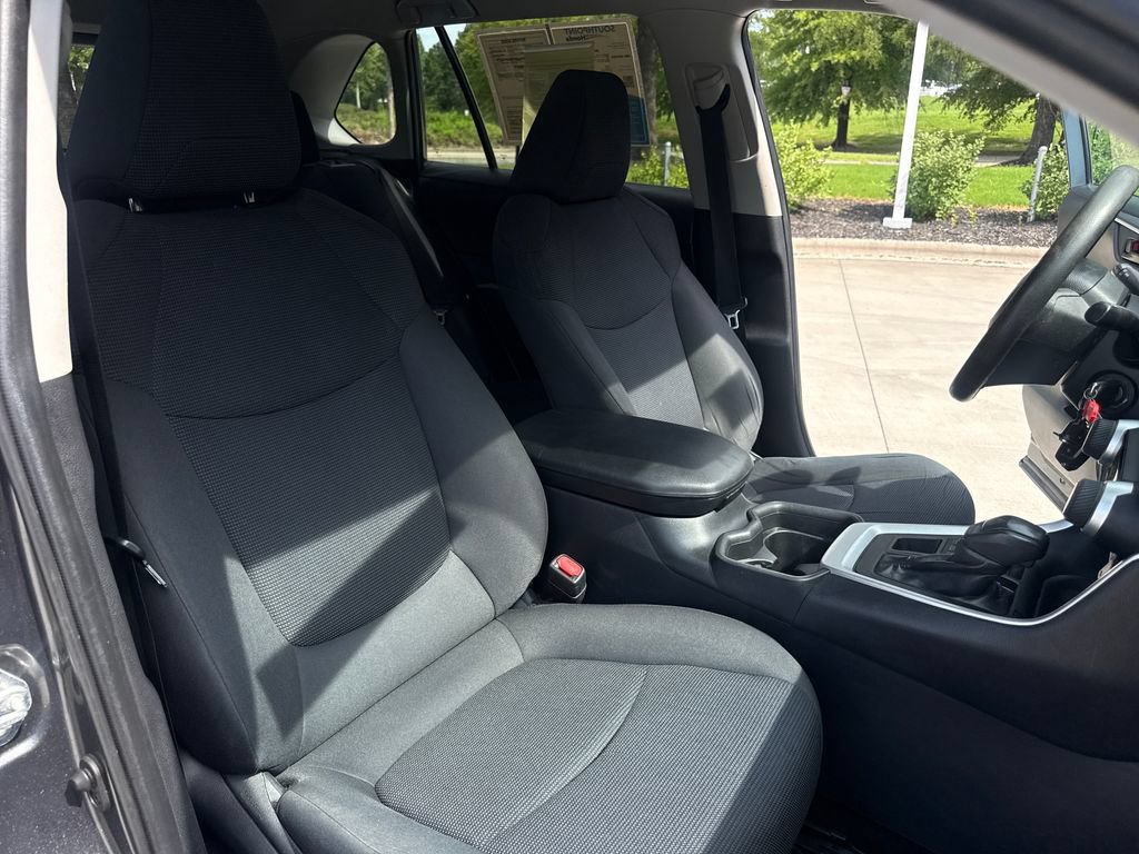 Used 2019 Toyota RAV4 LE w/ All Weather Liner Package AWD/4WD image 34