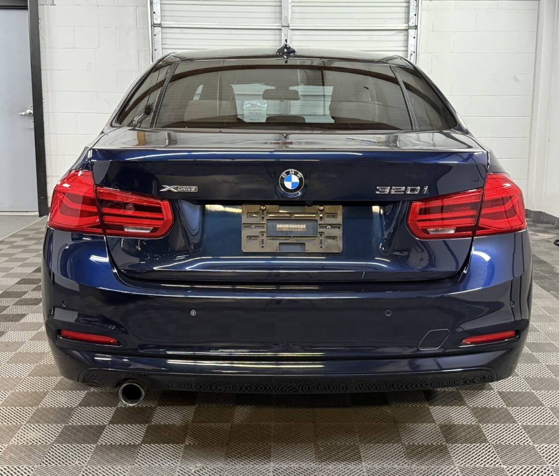Used 2017 BMW 320i xDrive Sedan AWD/4WD image 5
