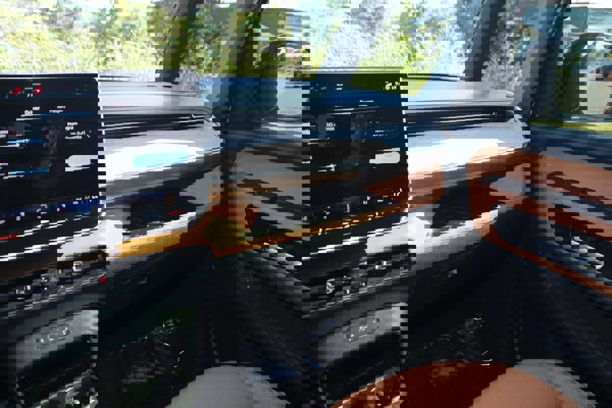 Used 2025 Volkswagen ID. Buzz Pro S image 44