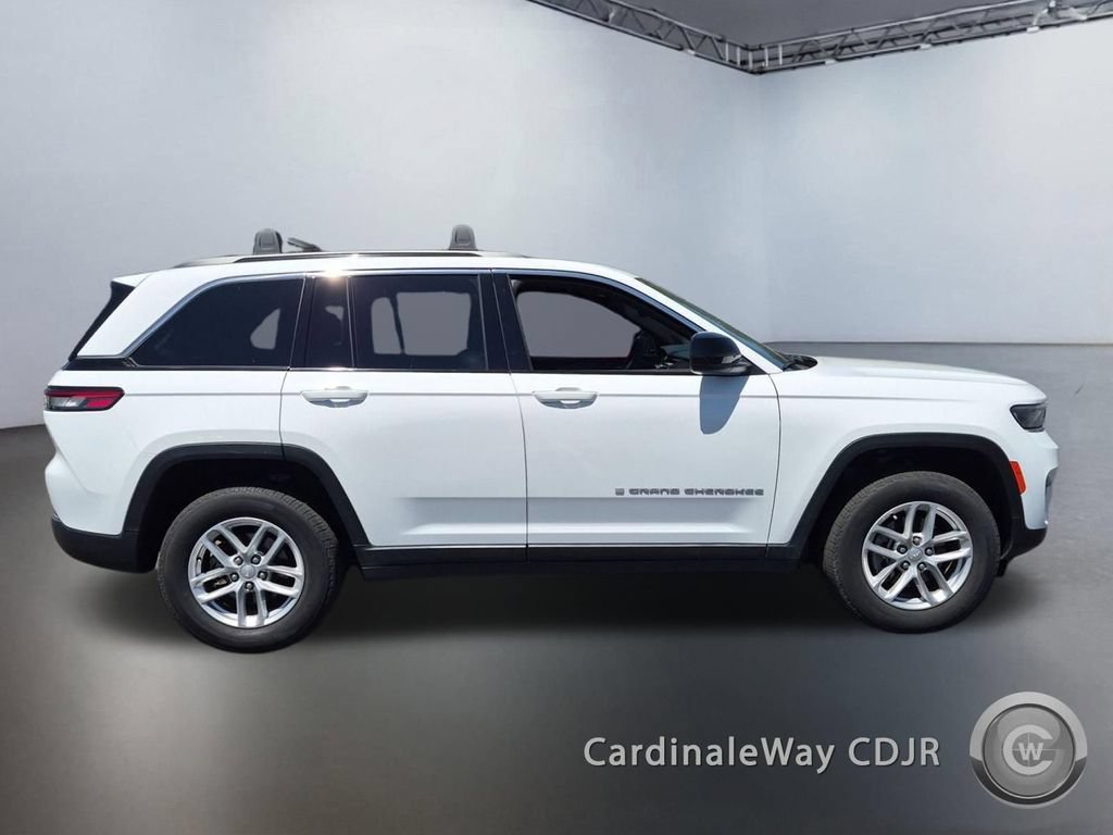 Used 2024 Jeep Grand Cherokee Laredo X AWD/4WD image 2