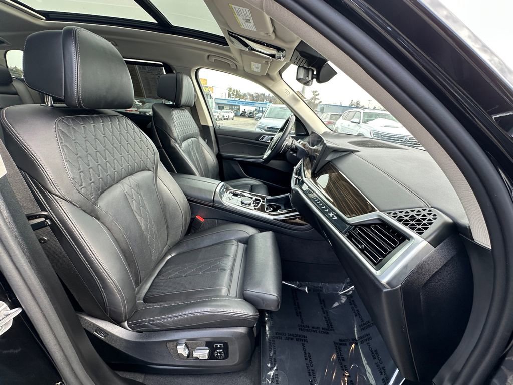 Used 2025 BMW X7 xDrive40i image 29