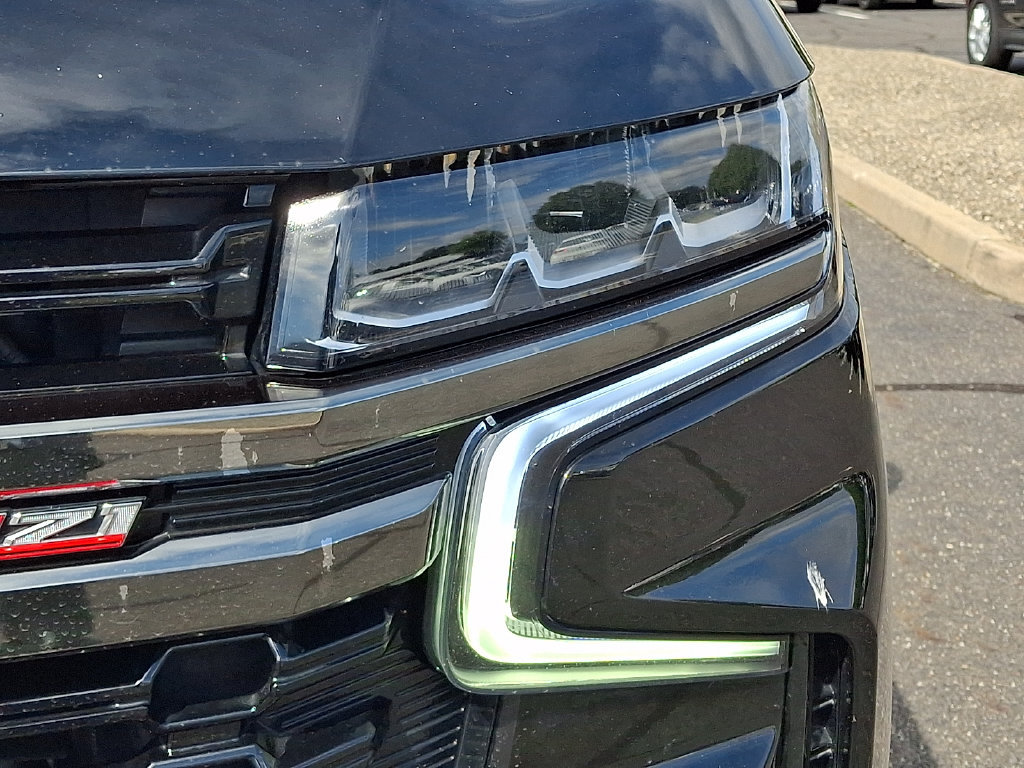 Used 2021 Chevrolet Tahoe Z71 w/ Z71 Signature Package AWD/4WD image 13