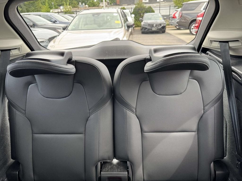Certified 2025 Volvo XC90 B6 Plus w/ Protection Package Premier AWD/4WD image 10
