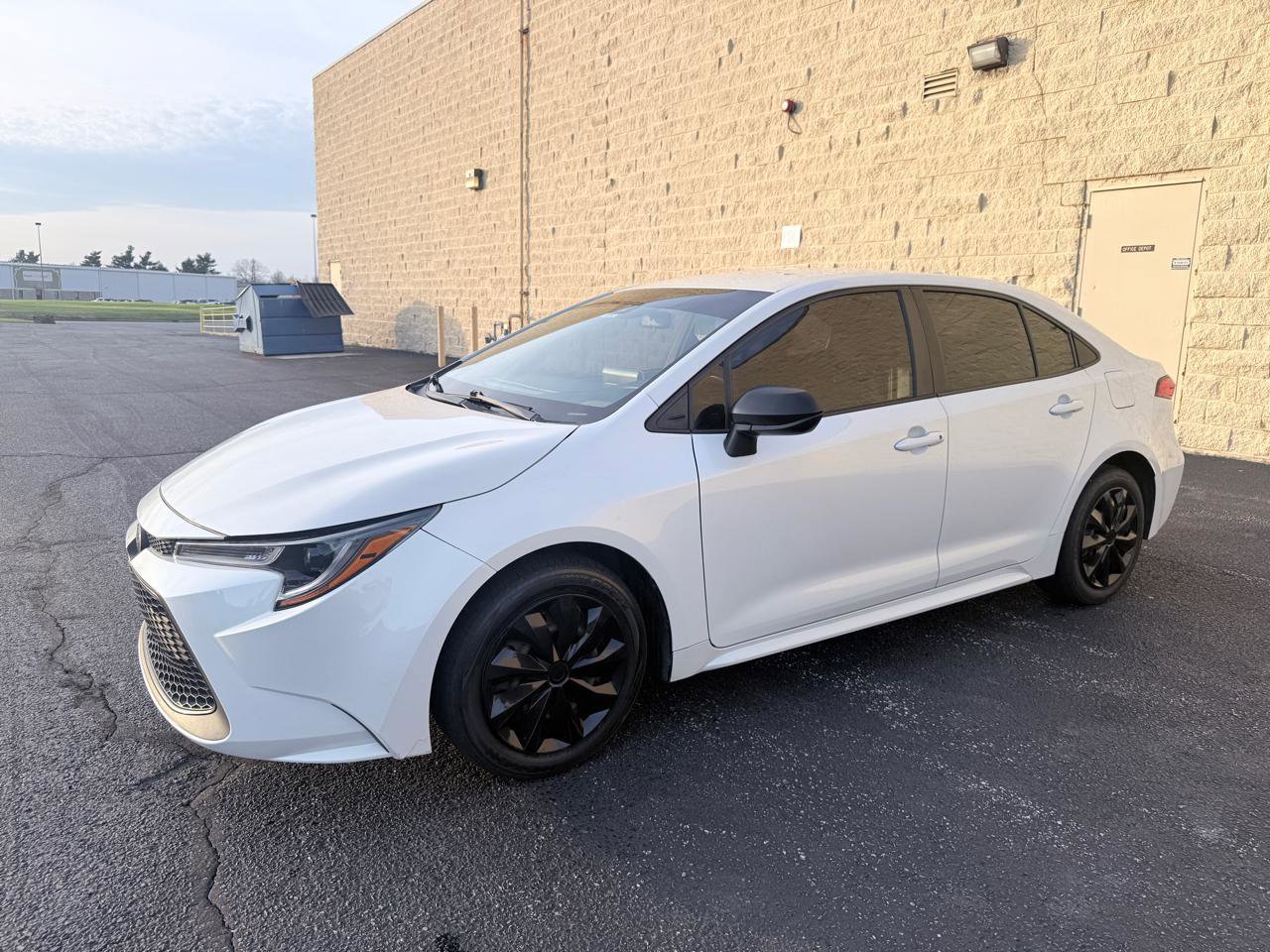 Used 2020 Toyota Corolla LE FWD image 1