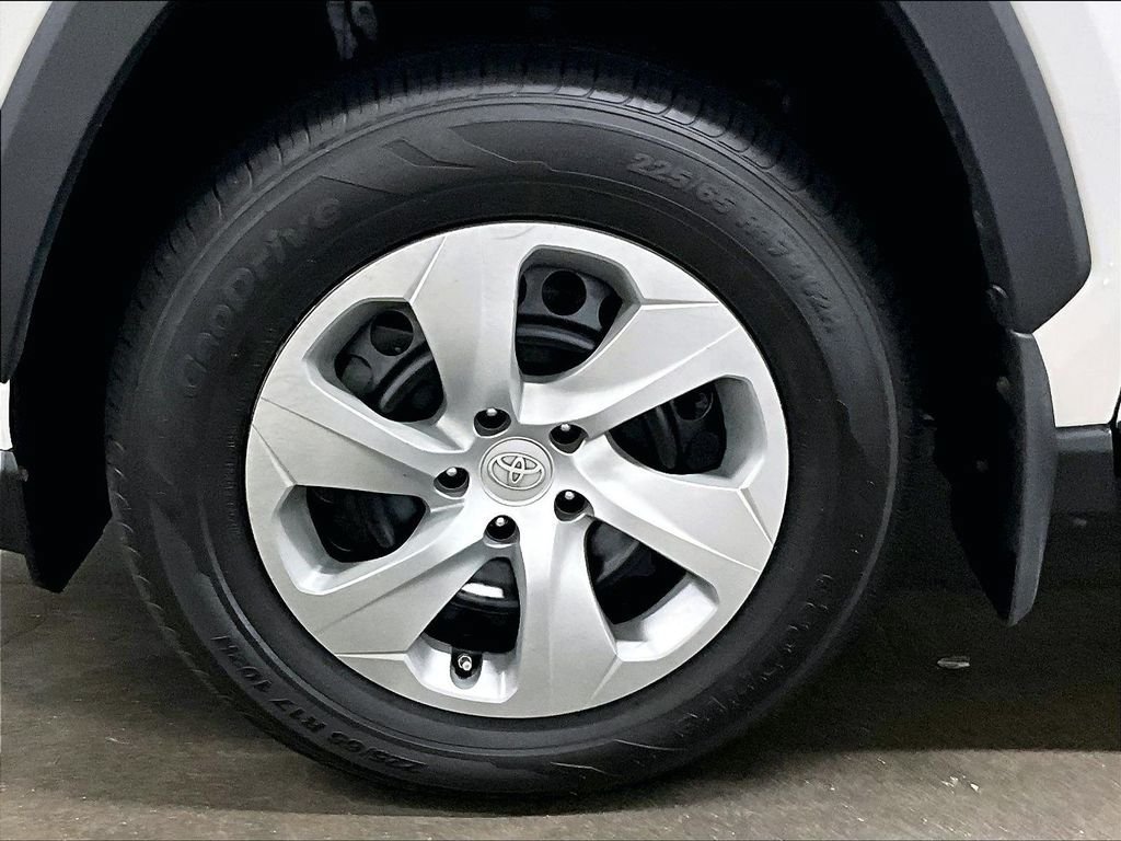 Certified 2022 Toyota RAV4 LE AWD/4WD image 7