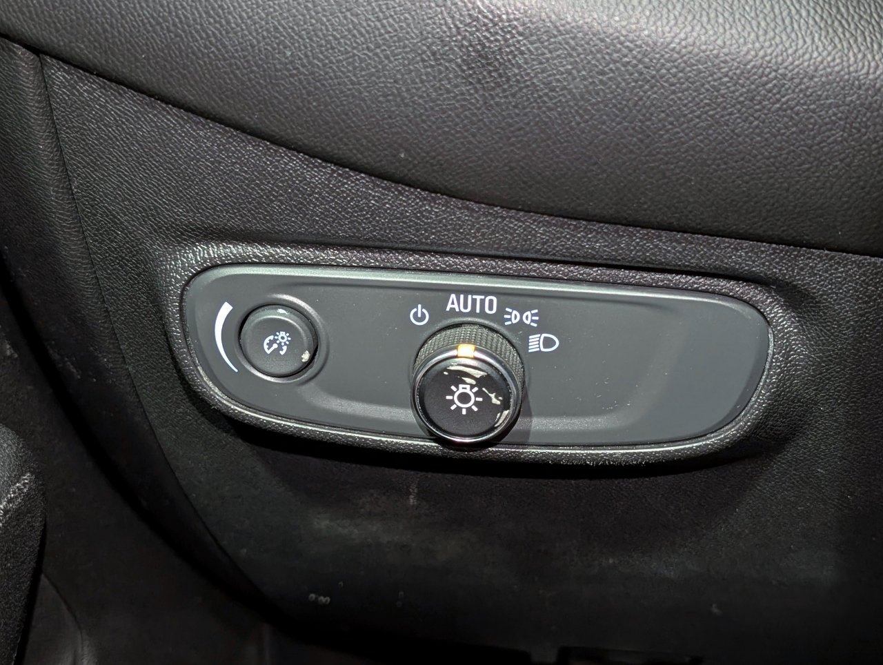 Used 2018 Chevrolet Equinox LT image 39