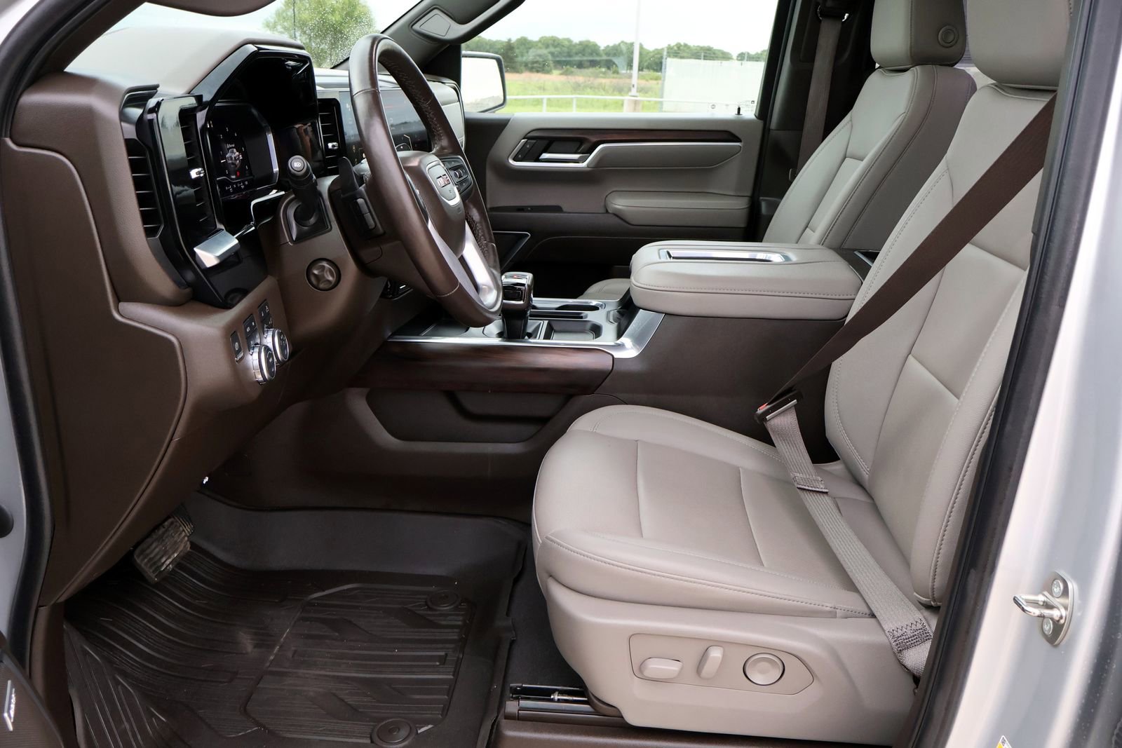 Used 2022 GMC Sierra 1500 SLT AWD/4WD image 19