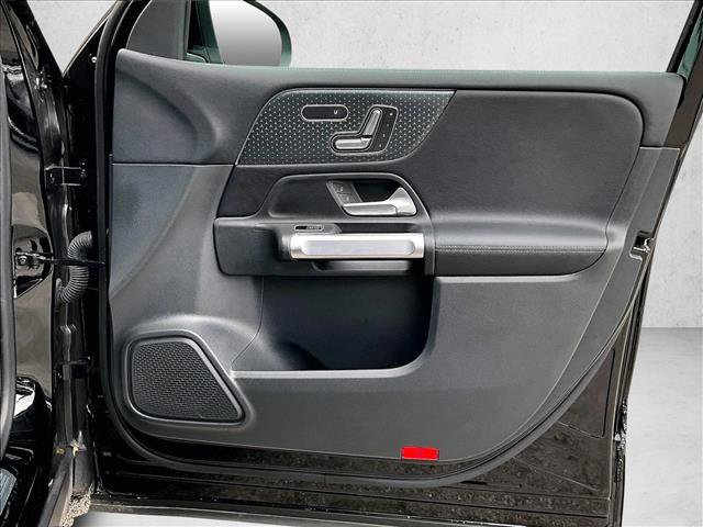 Used 2024 Mercedes-Benz GLB 250 4MATIC image 18