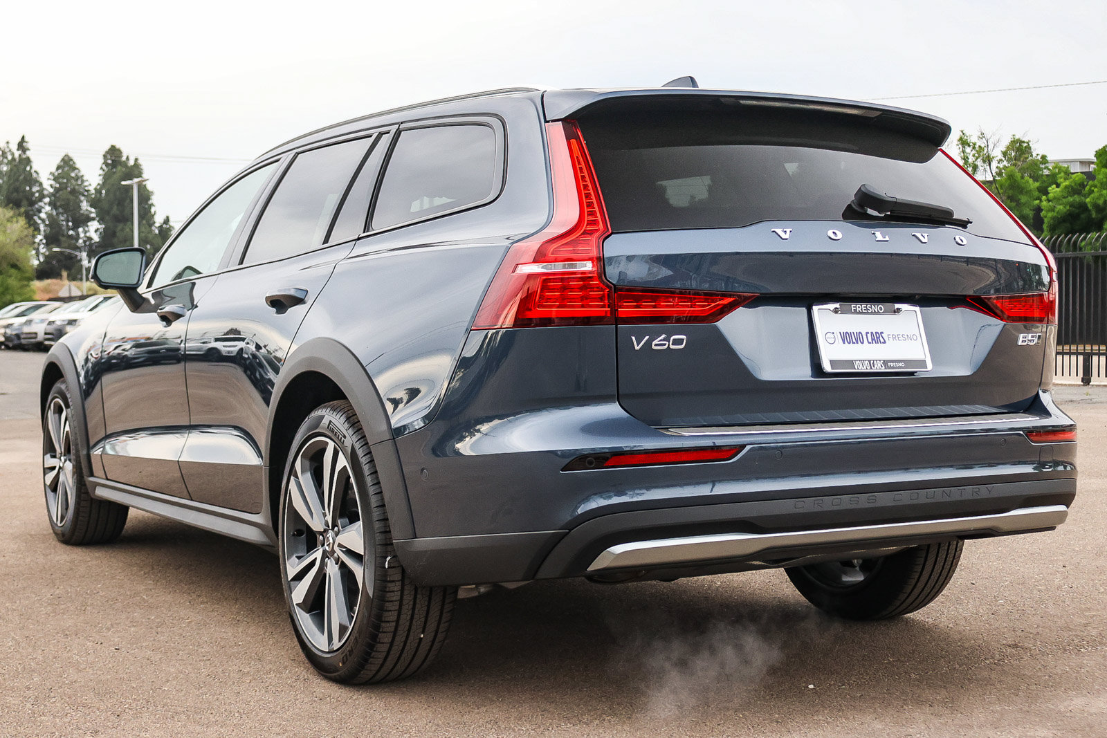 New 2026 Volvo V60 B5 Cross Country Plus w/ Climate Package AWD/4WD image 7