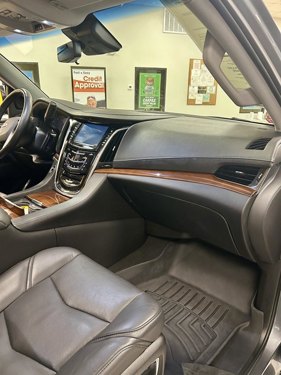 Used 2019 Cadillac Escalade ESV Luxury image 12