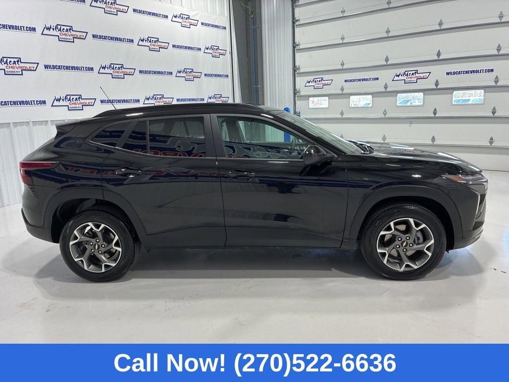 Used 2025 Chevrolet Trax LT image 7