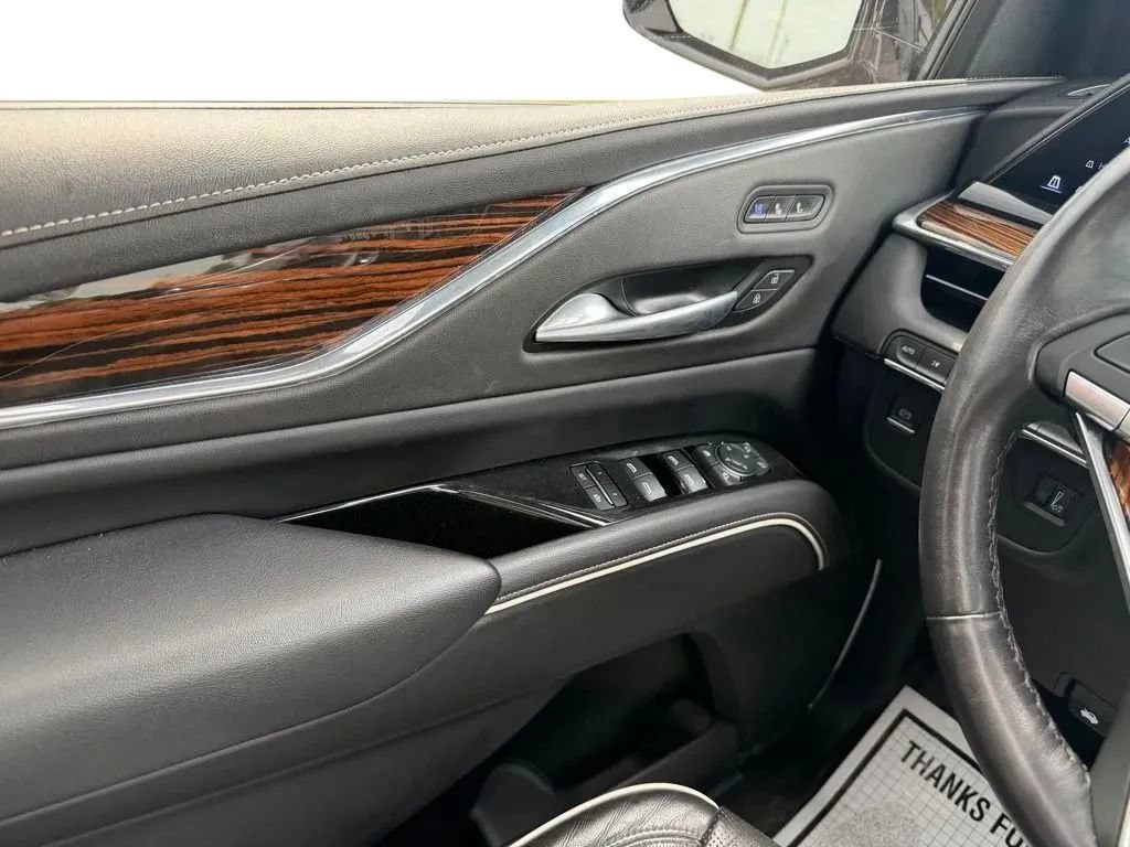 Used 2023 Cadillac Escalade Premium Luxury AWD/4WD image 12