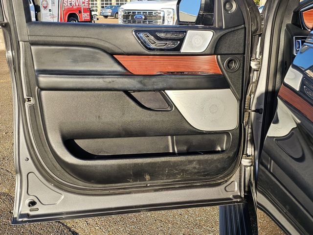 Used 2021 Lincoln Navigator Reserve w/ Luxury Package image 12