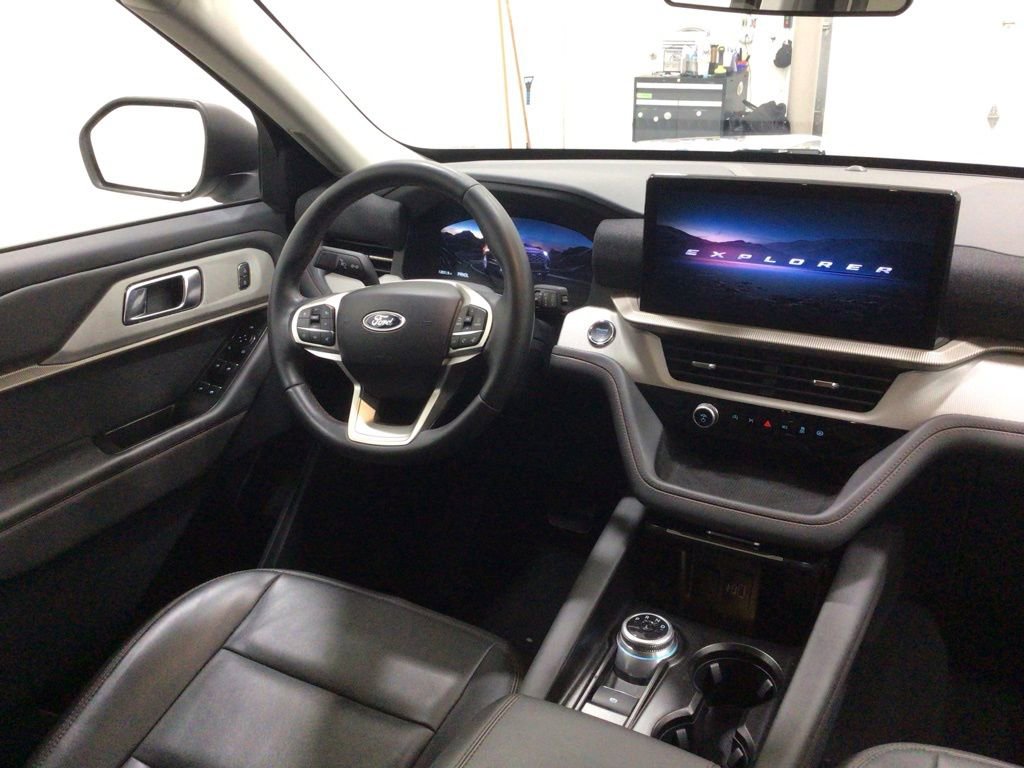 Used 2025 Ford Explorer Active w/ Active Comfort Package image 15