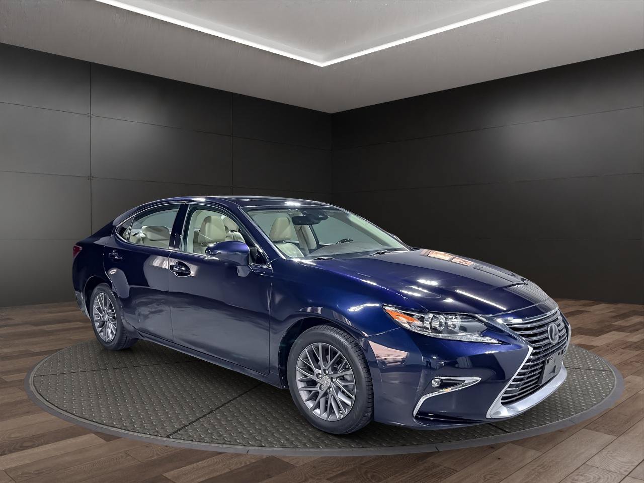 Used 2018 Lexus ES 350 w/ Navigation System Package FWD image 2