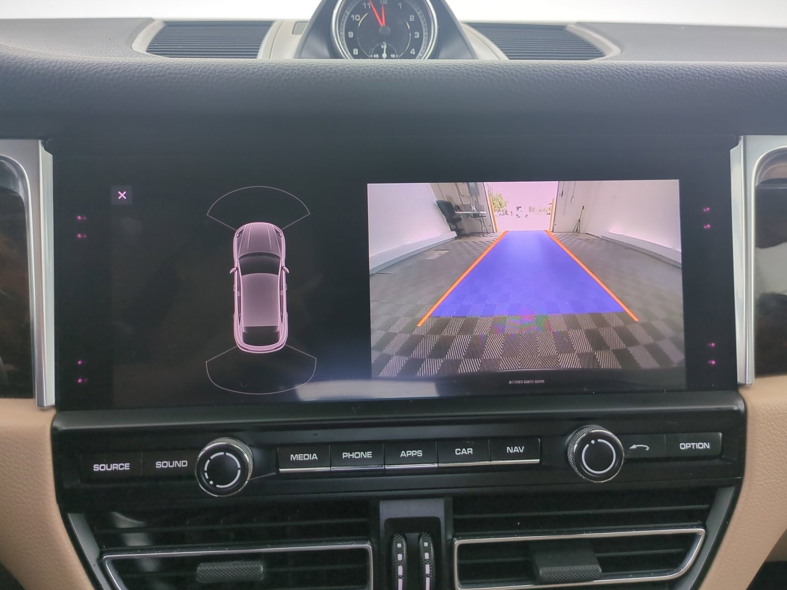 Certified 2020 Porsche Macan AWD/4WD image 15