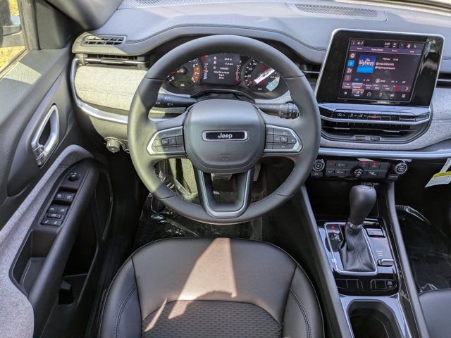 New 2026 Jeep Compass Latitude image 14
