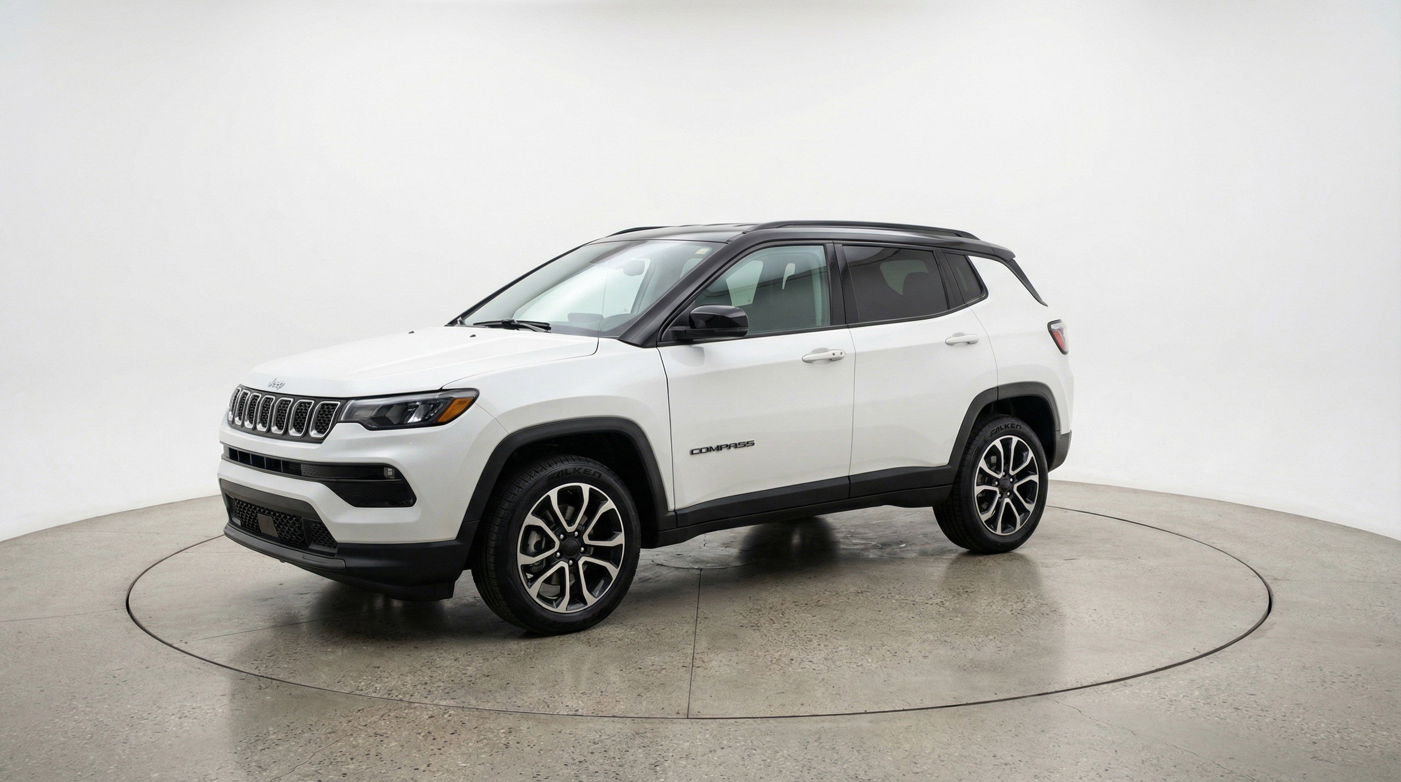 Used 2025 Jeep Compass Trailhawk image 3