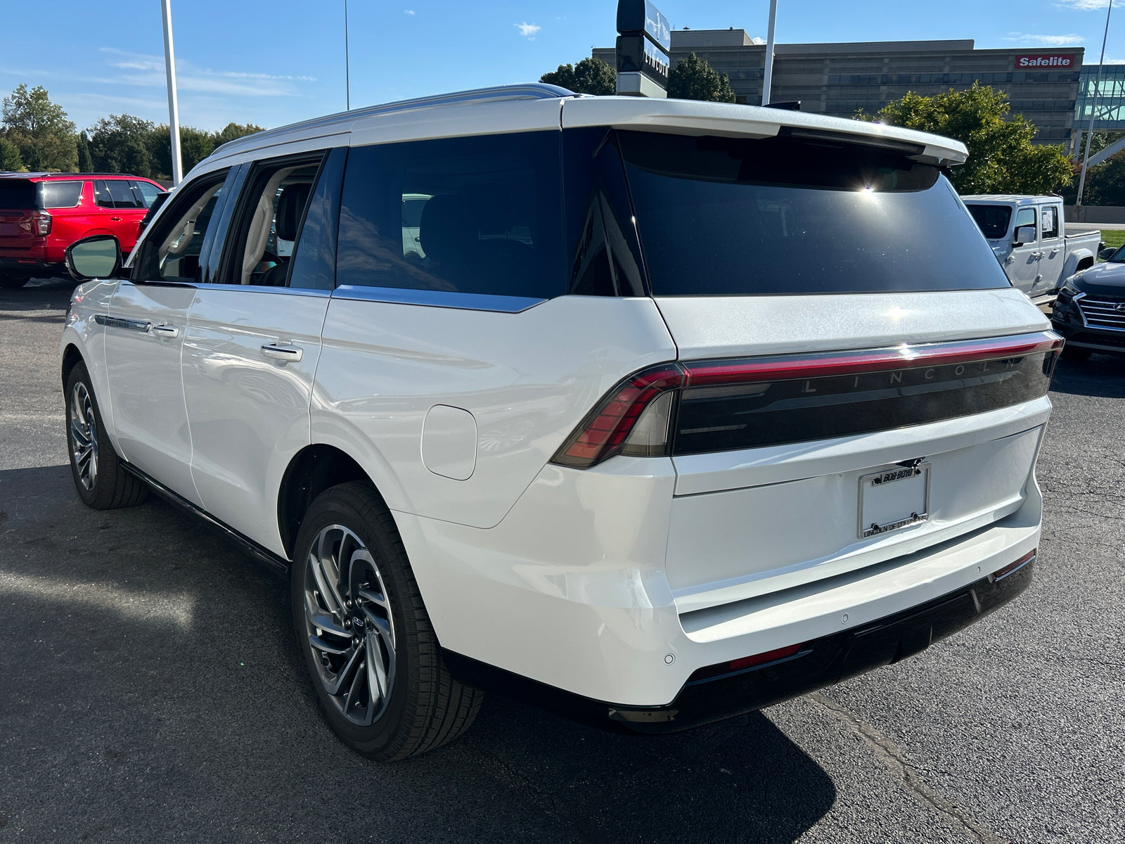 New 2026 Lincoln Navigator Reserve AWD/4WD image 5