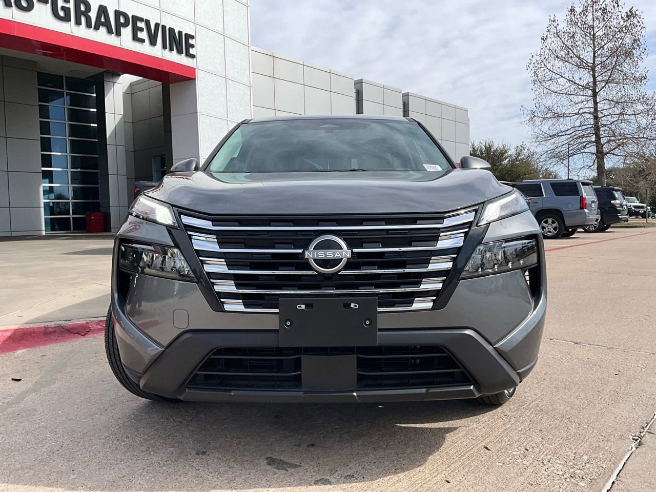 Used 2025 Nissan Rogue SV image 3