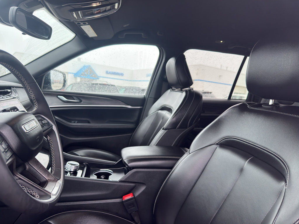 Used 2024 Jeep Grand Cherokee Limited image 27